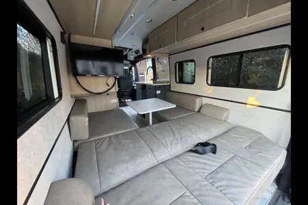 VincentVanGo - Roadtrek Play + Slumber Class B