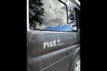 VincentVanGo - Roadtrek Play + Slumber Class B