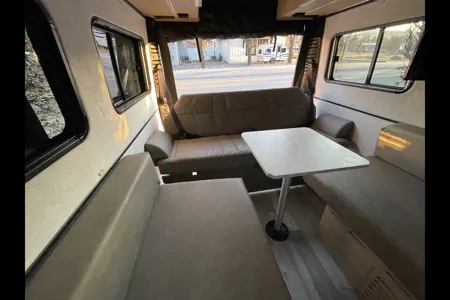 VincentVanGo - Roadtrek Play + Slumber Class B