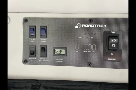 VincentVanGo - Roadtrek Play + Slumber Class B