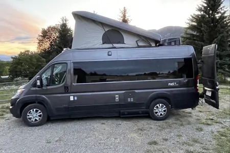 Vincent VanGo - RoadTrek Play + Slumber ~ Class B