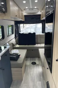 Vincent VanGo - RoadTrek Play + Slumber ~ Class B