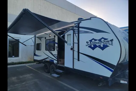 Mark's Pacific Coachworks 20EX Toy Hauler