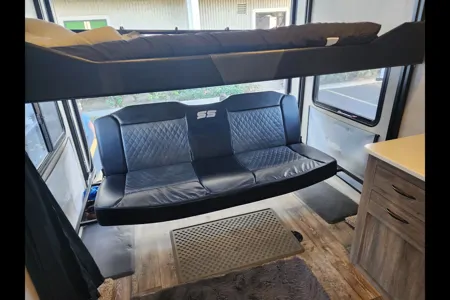 Mark's Pacific Coachworks 20EX Toy Hauler