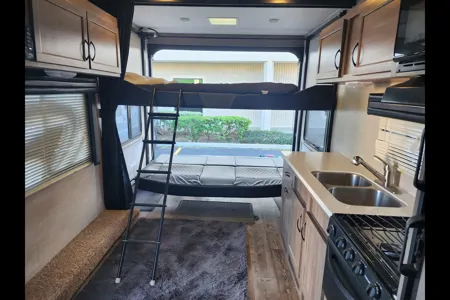 Mark's Pacific Coachworks 20EX Toy Hauler
