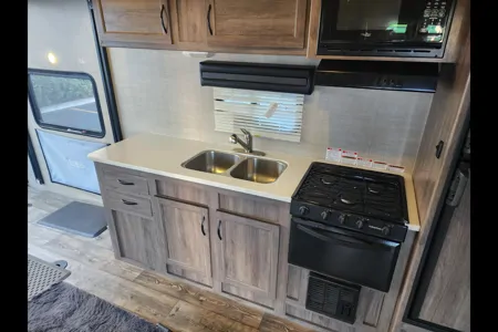 Mark's Pacific Coachworks 20EX Toy Hauler