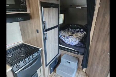 Mark's Pacific Coachworks 20EX Toy Hauler