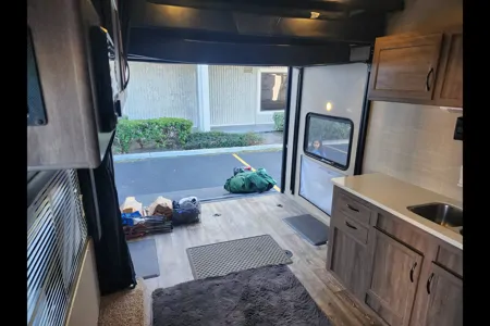 Mark's Pacific Coachworks 20EX Toy Hauler