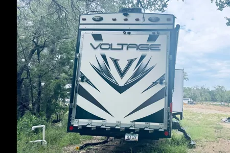 Jennifer's Dutchmen Voltage Fifth Wheel