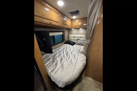 Arthur 's Thor Motor Coach Siesta Class C