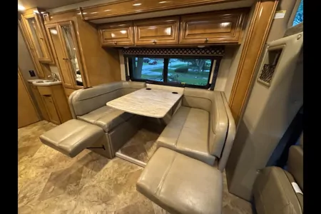 Arthur 's Thor Motor Coach Siesta Class C