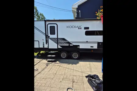 Benoit Dutchmen Kodiac se Roulotte