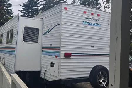 Geoff's Fleetwood Mallard Travel Trailer