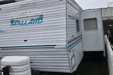 Geoff's Fleetwood Mallard Travel Trailer