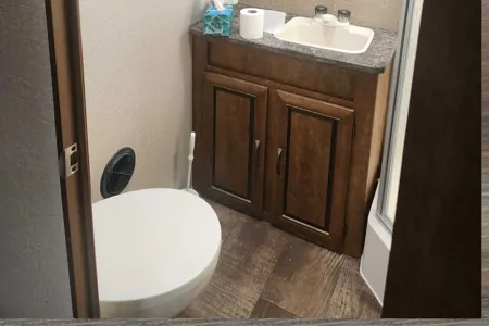 Jeremy's Zinger 25RB Travel Trailer