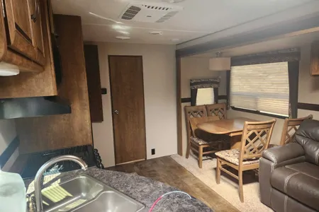 Jeremy's Zinger 25RB Travel Trailer