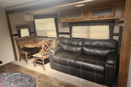 Jeremy's Zinger 25RB Travel Trailer