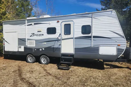 Jeremy's Zinger 25RB Travel Trailer