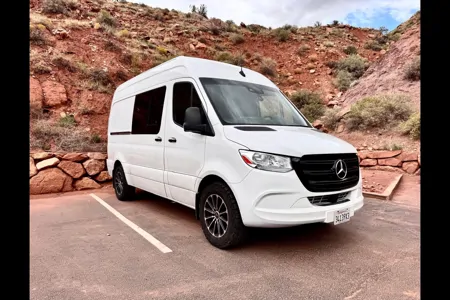 Luxury Sprinter w/ Shower, toilet, Kitchen