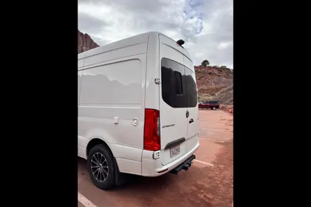 Luxury Sprinter w/ Shower, toilet, Kitchen
