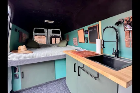 Luxury Sprinter w/ Shower, toilet, Kitchen