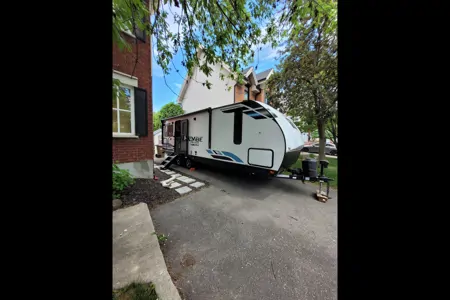 Michelle's 30" Vibe 25RK Travel Trailer
