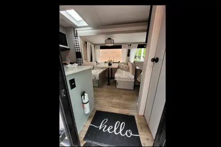Michelle's 30" Vibe 25RK Travel Trailer