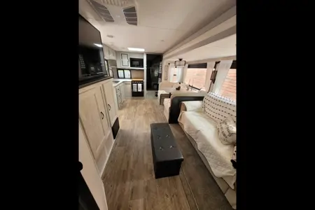 Michelle's 30" Vibe 25RK Travel Trailer