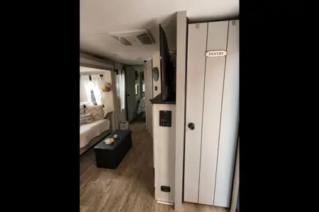 Michelle's 30" Vibe 25RK Travel Trailer