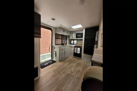 Michelle's 30" Vibe 25RK Travel Trailer