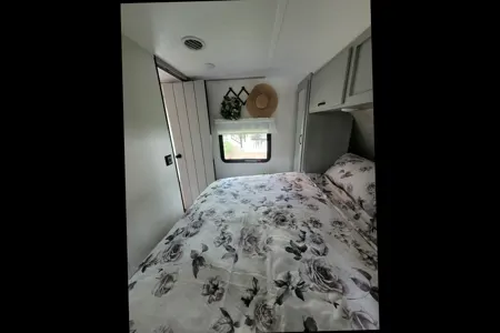Michelle's 30" Vibe 25RK Travel Trailer
