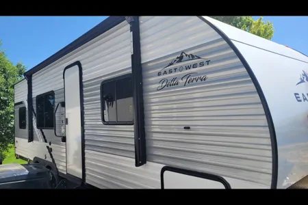East to West 2025 EAST TO WEST Della Terra LE 260BHLE Travel Trailer