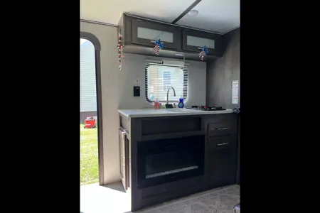 PJ's Coleman 17b Travel Trailer