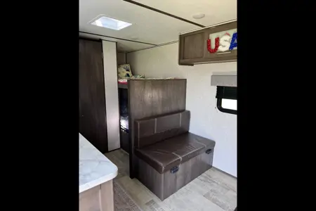 PJ's Coleman 17b Travel Trailer