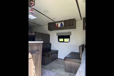 PJ's Coleman 17b Travel Trailer