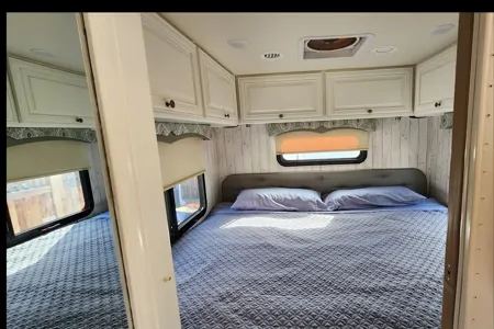 Marco & Gina's Luxury Mercedes-Benz RV Rental (Diesel) 