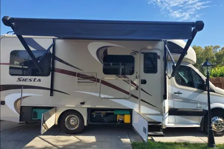 Marco & Gina's Luxury Mercedes-Benz RV Rental (Diesel) 