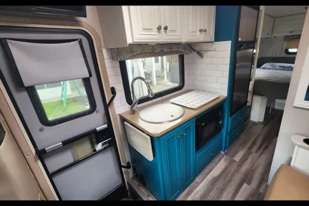 Marco & Gina's Luxury Mercedes-Benz RV Rental (Diesel) 