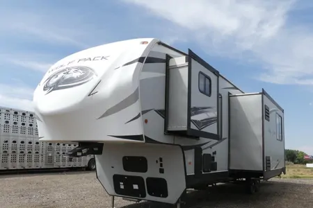 The Family Fun Forest River Wolfpack Fifth Whee