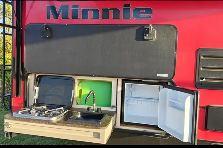 Meet Clifford, tows like a 24', lives like a 30'!