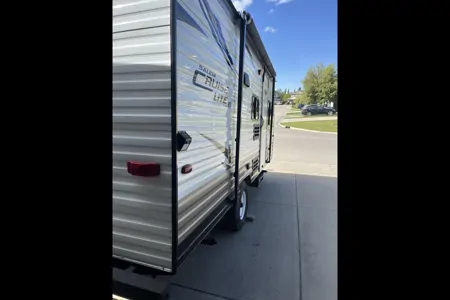 Jun’s Forest River Cruise Lite Travel Trailer