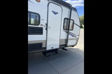 Jun’s Forest River Cruise Lite Travel Trailer