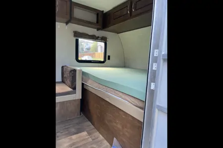 Jun’s Forest River Cruise Lite Travel Trailer