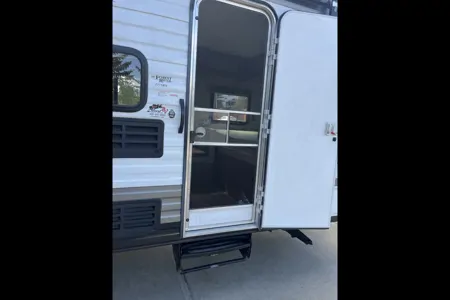 Jun’s Forest River Cruise Lite Travel Trailer