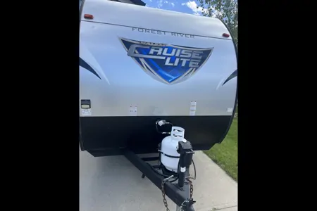 Jun’s Forest River Cruise Lite Travel Trailer