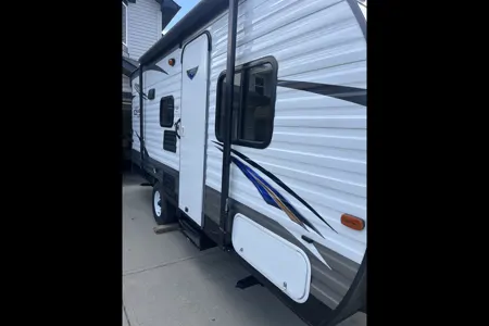 Jun’s Forest River Cruise Lite Travel Trailer