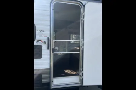 Jun’s Forest River Cruise Lite Travel Trailer