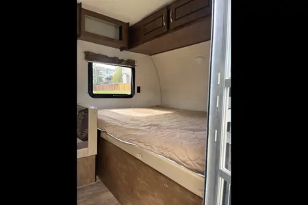 Jun’s Forest River Cruise Lite Travel Trailer