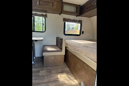 Jun’s Forest River Cruise Lite Travel Trailer