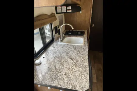 Jun’s Forest River Cruise Lite Travel Trailer
